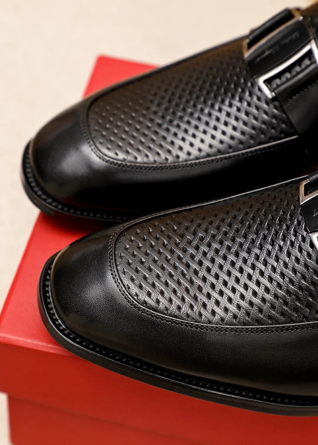 Men's shoes 💰460 💐 Product trademark: Ferragamo "Ferragamo" casual leather shoes Regular size: 38-44 (45.46🉑️customized) Product materials: Selected imported first-layer calfskin embossed upper + luxury hardware buckle, imported water-dyed cow leather lining. Strong three-dimensional visual effect, original rubber outsole Color: 1⃣️color optional
